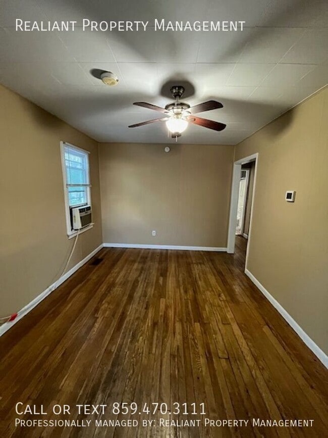 Photo - 208 Clyde St