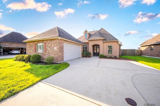 Building Photo - 6107 Waterford Ln