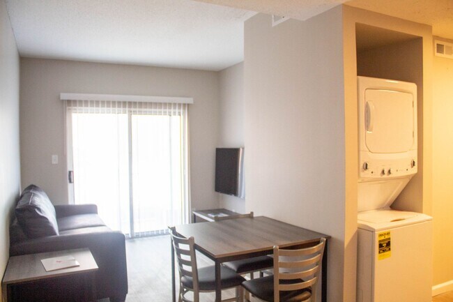 Photo - 103 E Chalmers