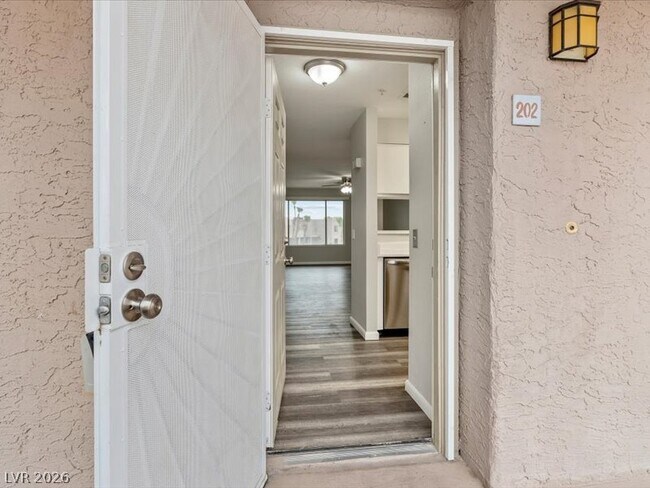 Photo - 2008 Mesquite Ln Unit 202
