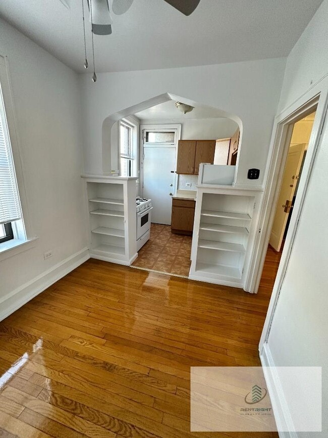 4055-63 N Elston