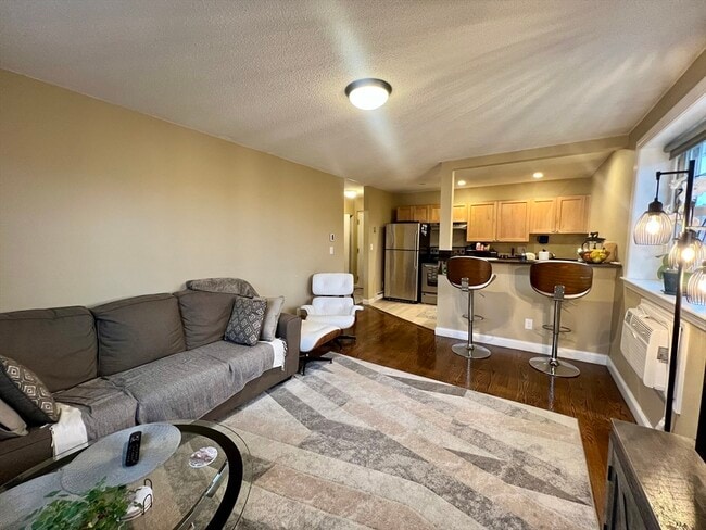 Building Photo - 116 Sycamore St Unit 26