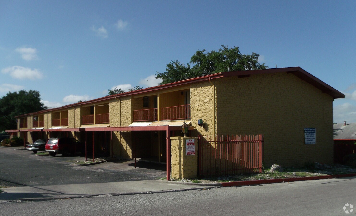 Photo - 520 Gentleman Rd Apartments