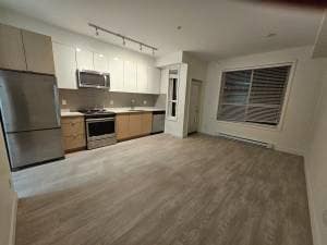 Photo - 19567 64 Ave