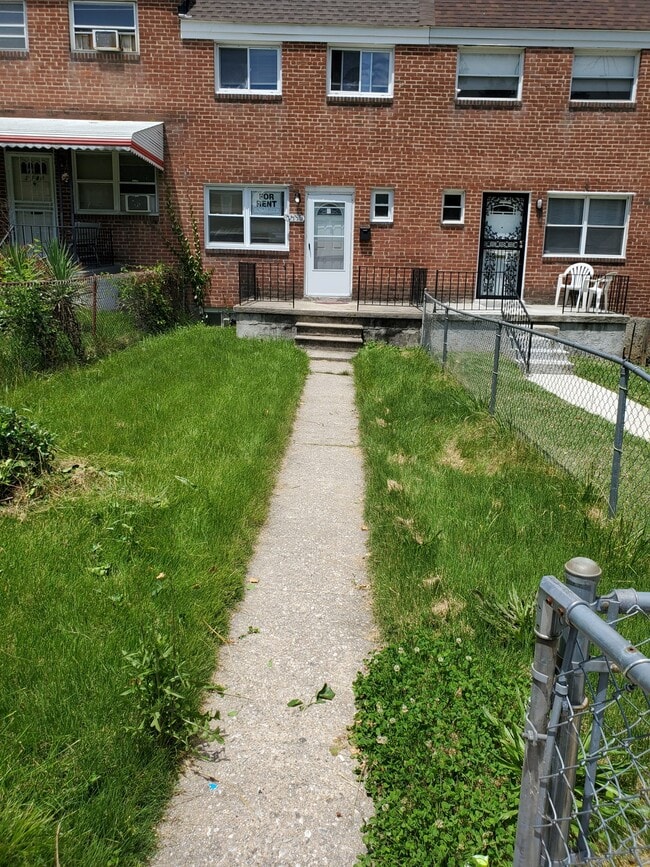 Photo - 2538 Loyola Northway