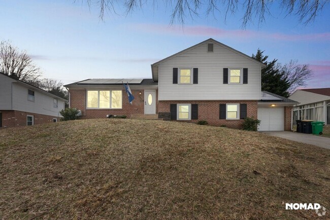 Building Photo - Cozy Home