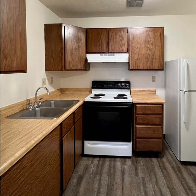 Heights Manor Apartments - Heights Manor Apartments