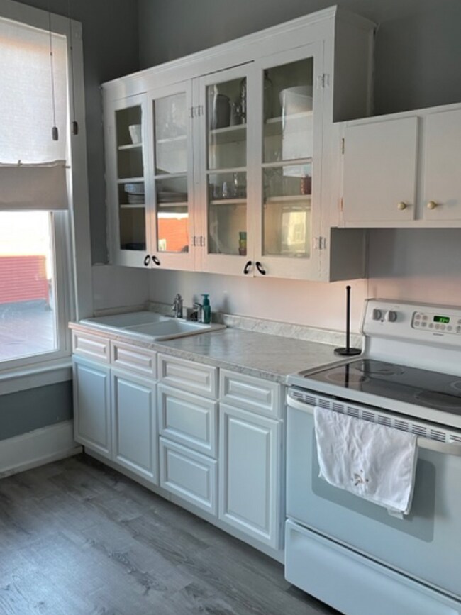 Kitchen - 32 N Main St Unit A