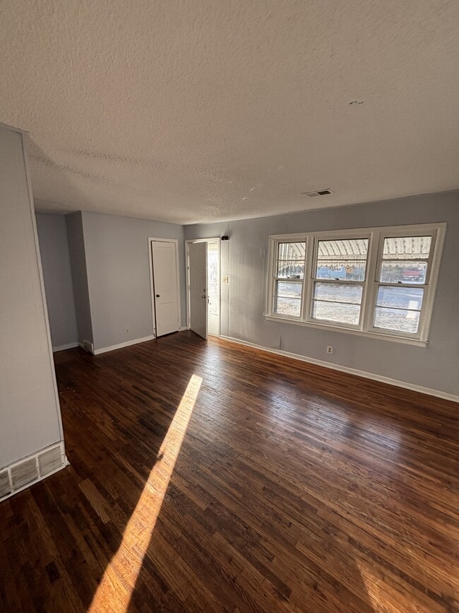 Photo - 1912 N Grove St