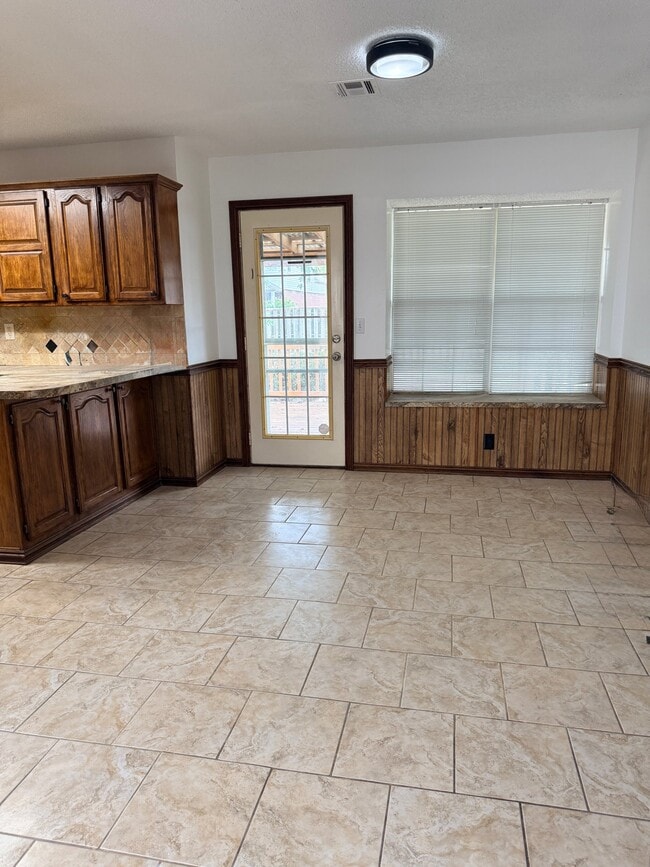 3832 W Fort Worth St