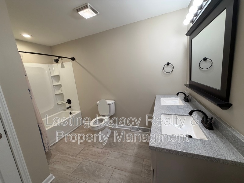 Photo - 179 Canterbury Dr