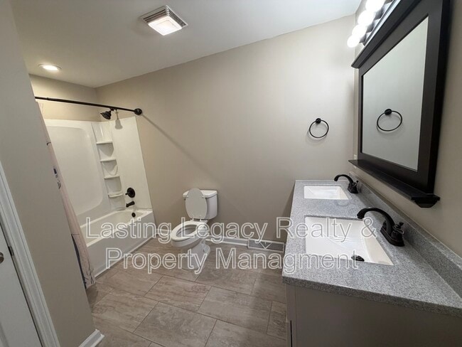 Building Photo - 179 Canterbury Dr