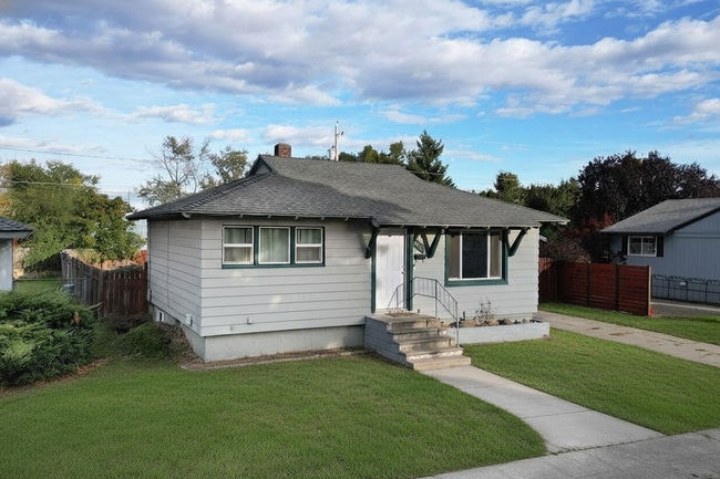 Building Photo - 2508 N Sycamore St