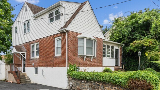 Photo - 16 Boxwood Rd House