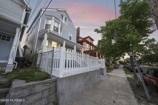 905 Emory St