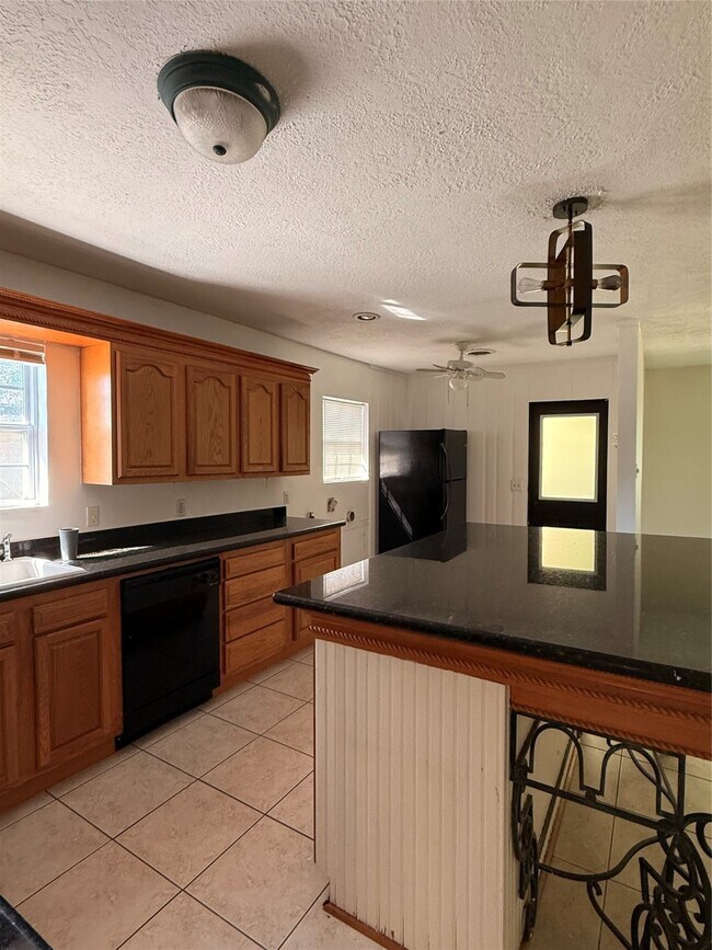 Photo - 5720 Parwill St