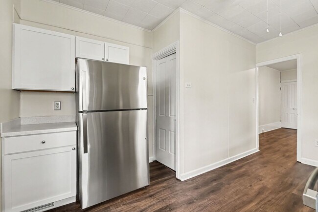 Photo - 306 N College St