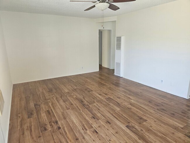 Photo - 935-937 W. 17th St. Unit 937