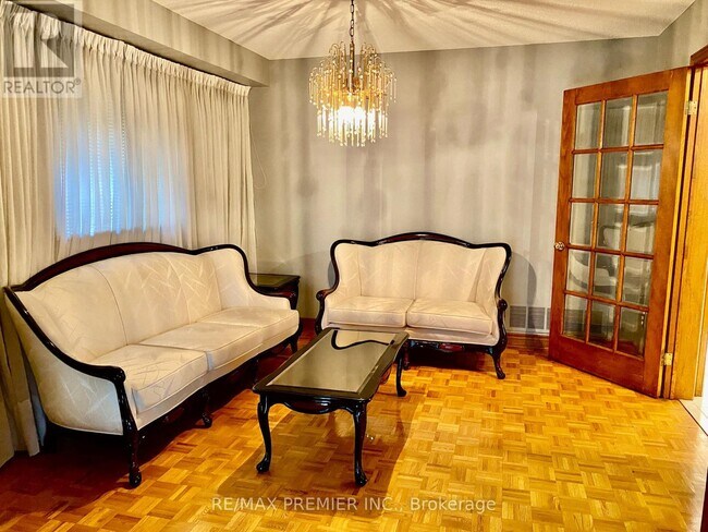 Photo - 130 Jackman Crescent