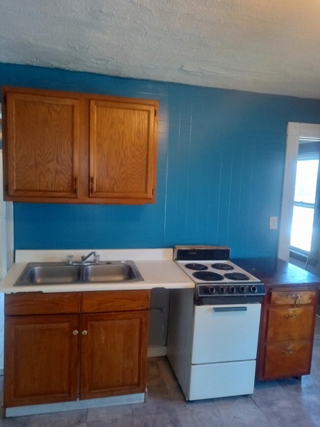 Building Photo - 1968 Cudaback Ave Unit 1