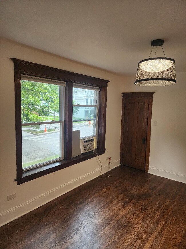 Photo - 2507 W Belle Plaine Ave Apartments Unit 1E