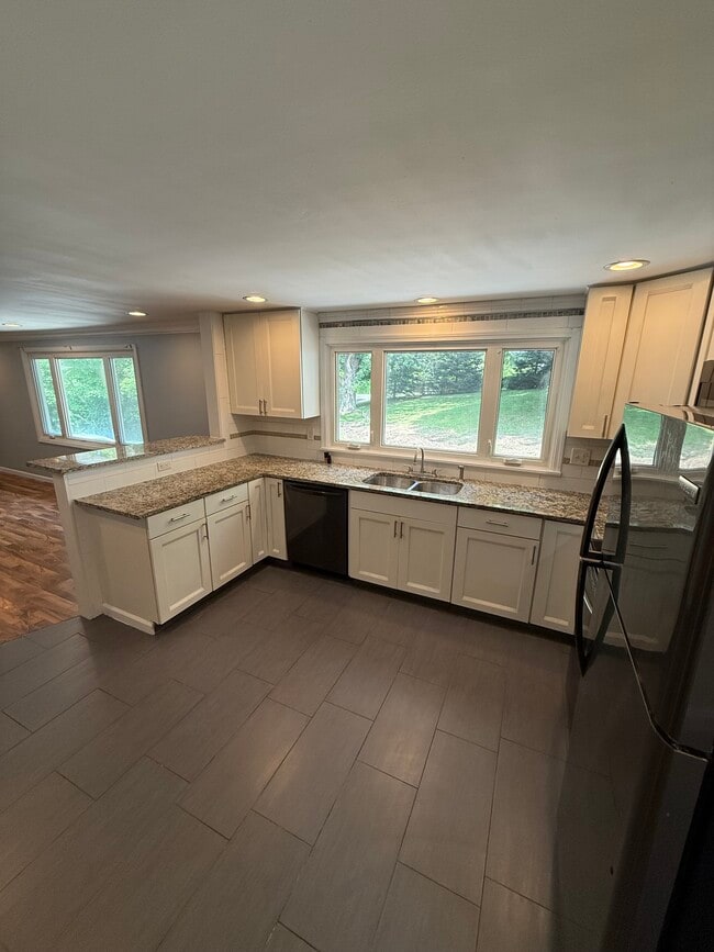 Building Photo - 1090 Stolle Rd Rental