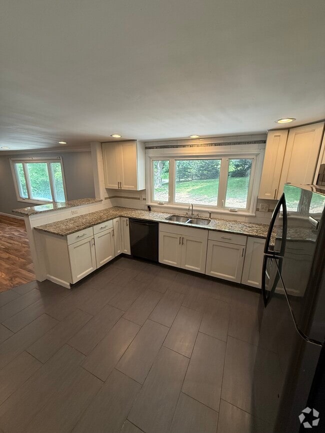 Building Photo - 1090 Stolle Rd Rental