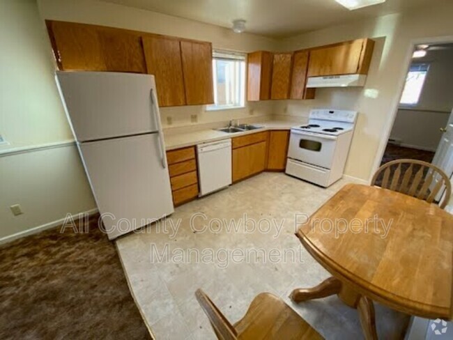 Building Photo - 1665 N 5th St Unit Apt. 102