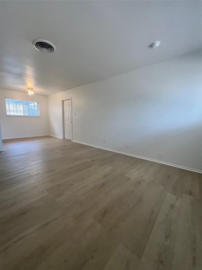 Photo - 6005 Cameron Rd