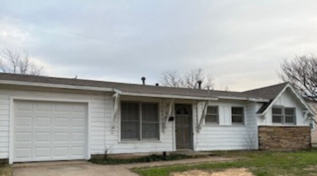 Photo - Ready for New Tenants- 3 Bedroom, 1.5 Bath in North Riverside- FWISD- 76111