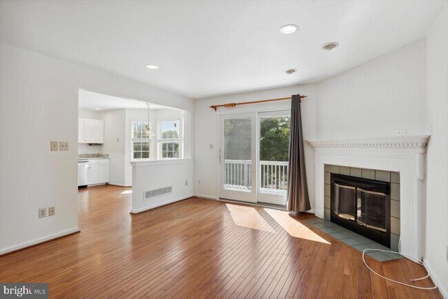 Photo - 146 Canterbury Ln