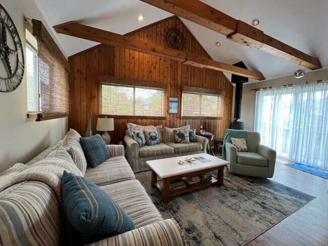 142 Bungalow Ln