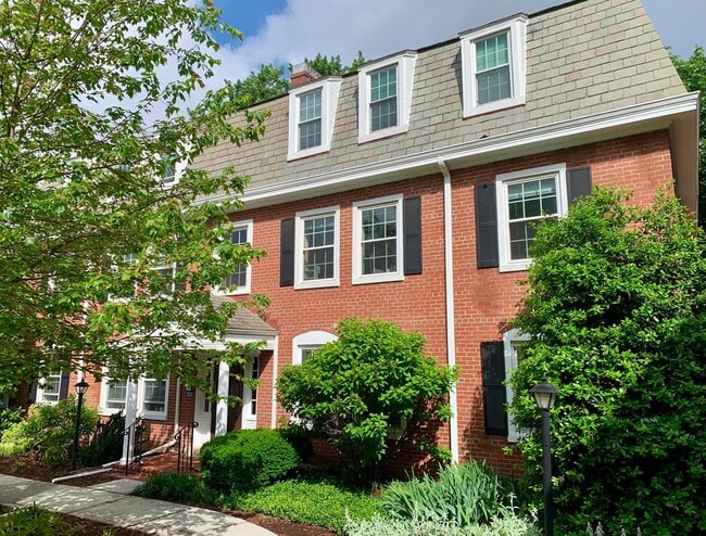 Photo - 3007 S Buchanan St Unit # B2