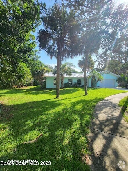 Building Photo - 8 Colonial Way Rental