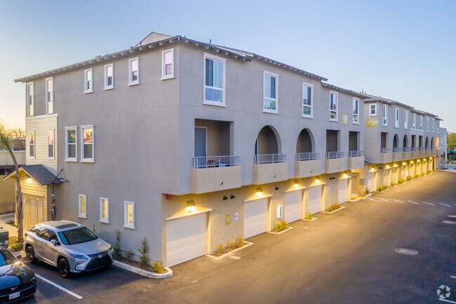 Apartment Homes - Trio Townhomes