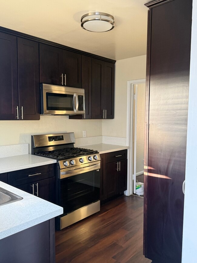 Building Photo - 14818 Magnolia Blvd Unit 14818