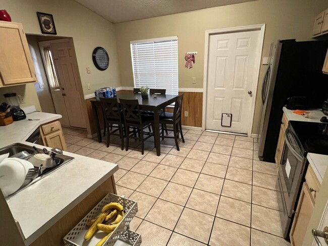 Photo - 3 bedroom 2 bath beauty