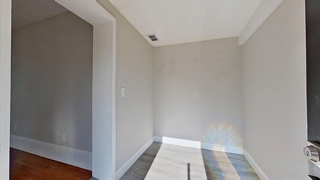 Photo - Murray Hill 3 bedroom