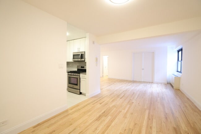 Photo - Lexington Towers