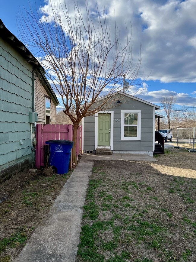 Photo - 904 N Peoria Ave