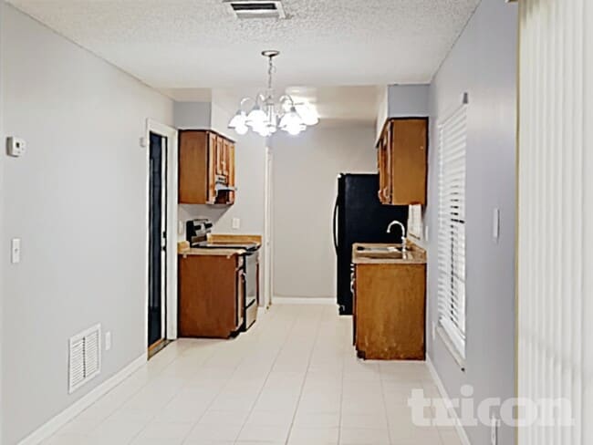 Photo - 6427 Undine Way