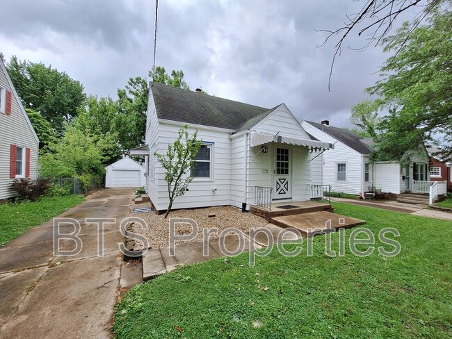 Photo - 902 E Seneca Pl House