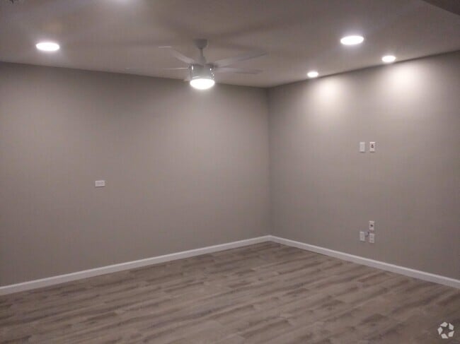 Building Photo - 111 S Dale Ct Rental