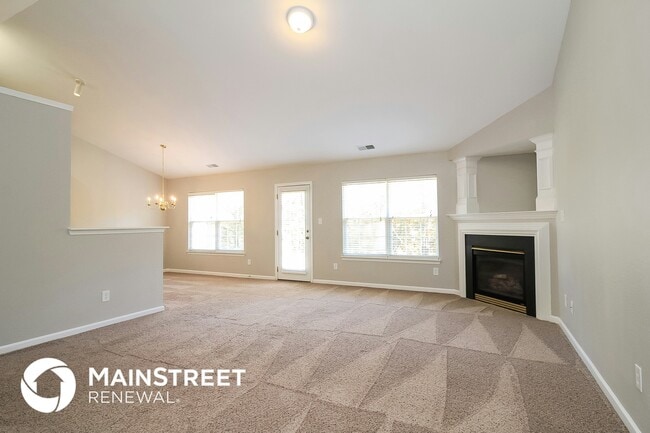 Photo - 445 Bangor Dr