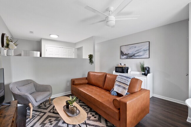 Photo - 2365 E 5th St