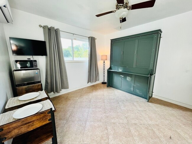 Building Photo - 11400 NE 13th Ave