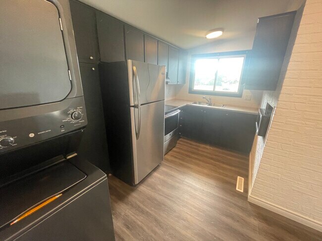 Photo - 3 Bedroom Main Floor on East Mountain Unité 1