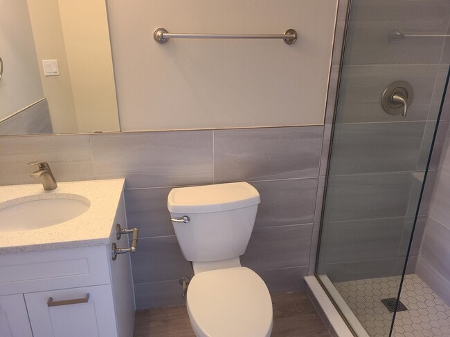 Photo - 550 Sandison St