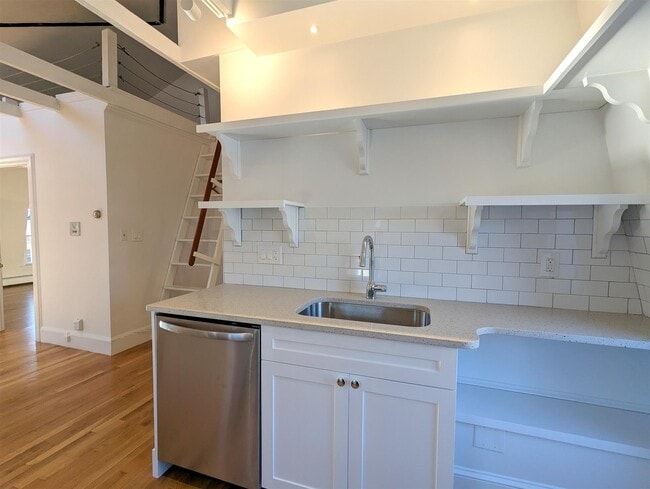 Photo - 19 Howe St Unit 2