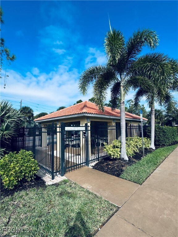 Building Photo - 10000 Maddox Ln Unit 223